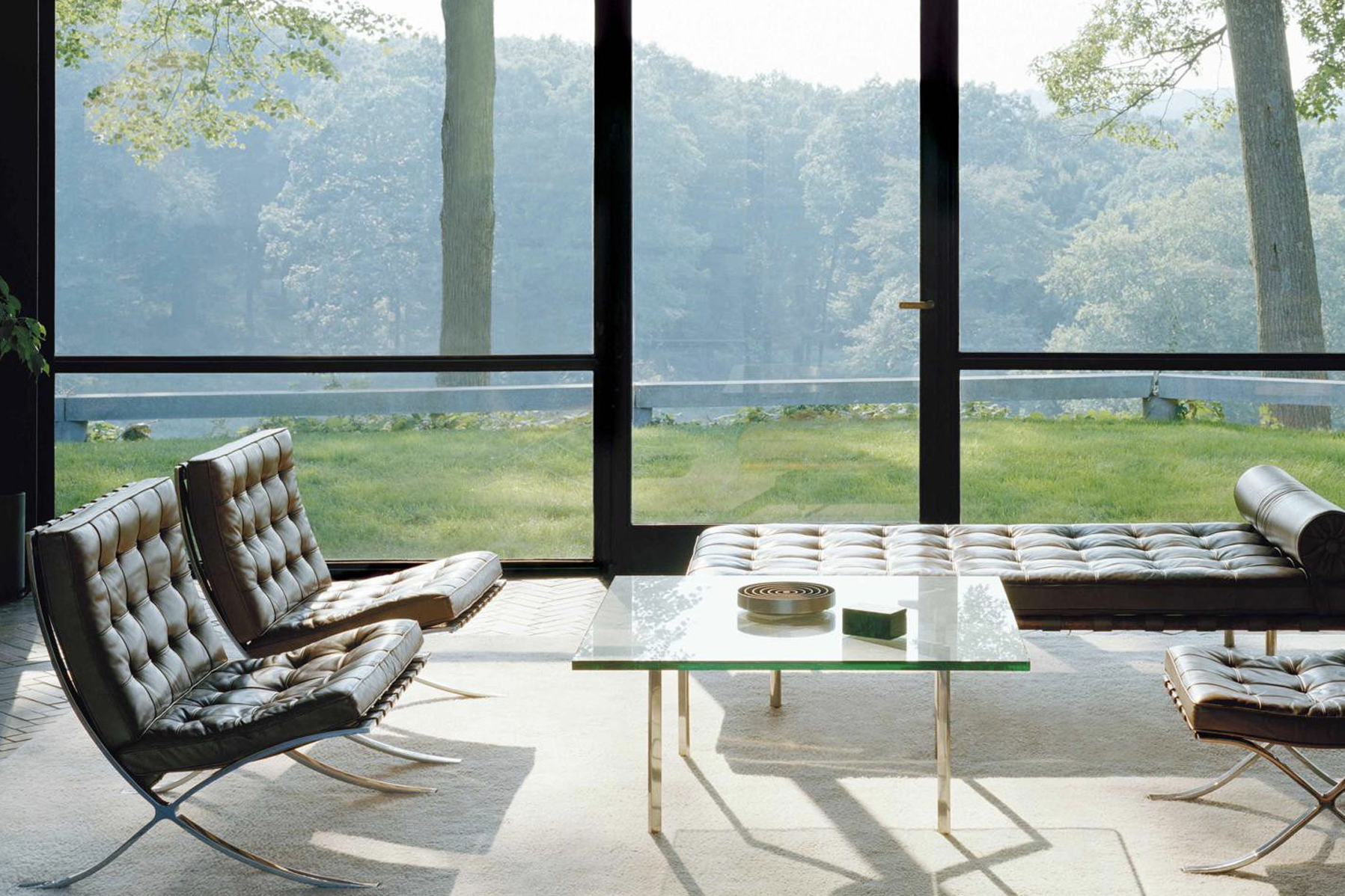 Operaprimaitalia Barcelona Chair by Knoll Eleganza semplice Simple elegance